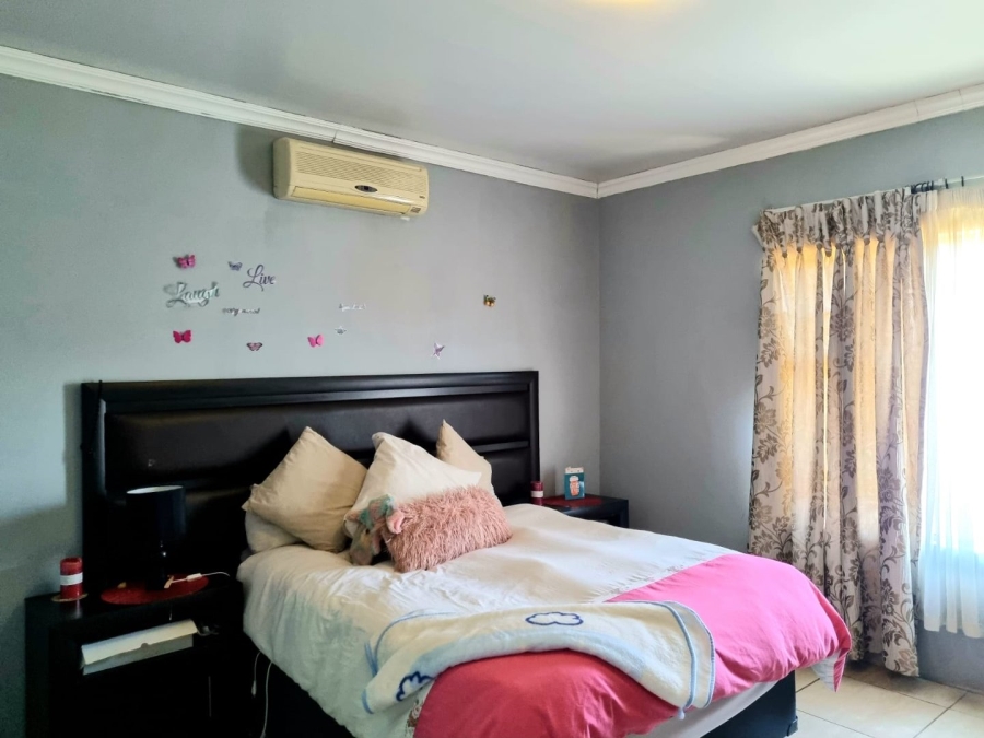 3 Bedroom Property for Sale in Square Hill Park Northern Cape